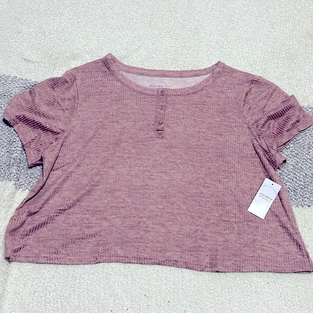 NWT- Jockey -1X. Ribbed Microfiber Stretch Box Crop Tee